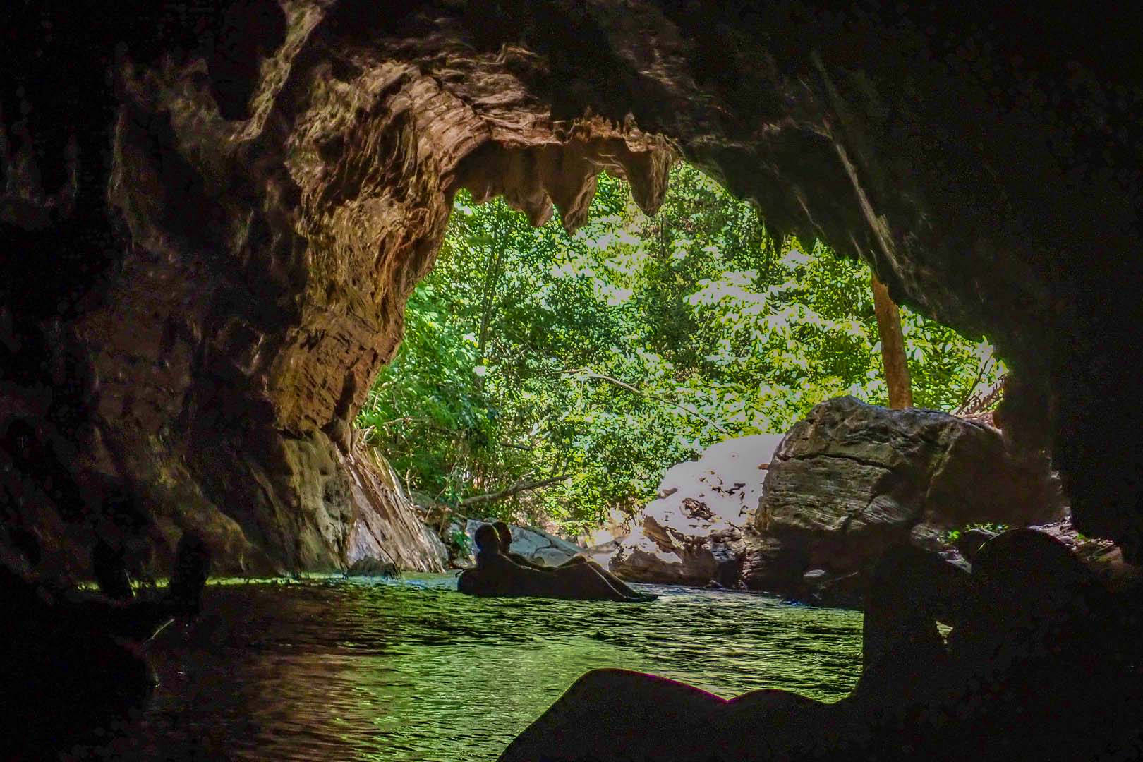 Boja Cross Nobres auf Waldfluss