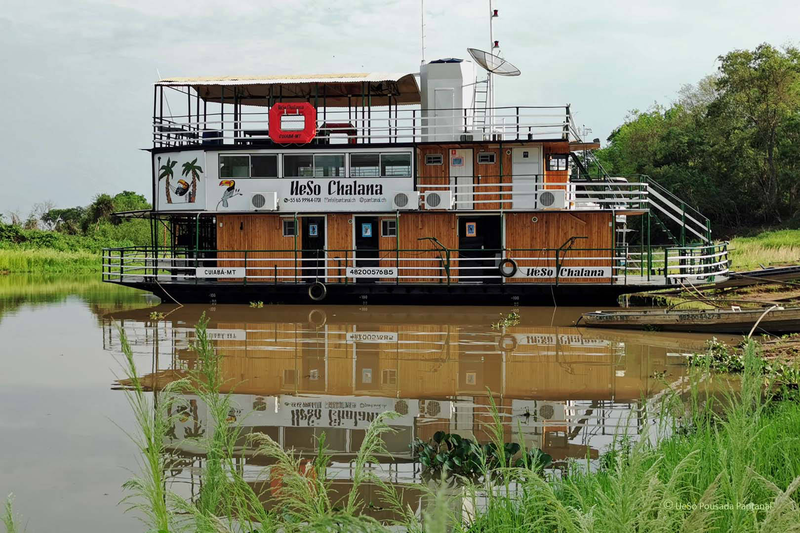 Chalana mit 10 Kajüten, Boot im Pantanal